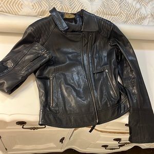 Fitted genuine leather jacket